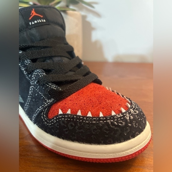 Nike Air Jordan 1 MID GS Siempre Familia Child Size 2Y Big Boy Running Shoes - Picture 4 of 15